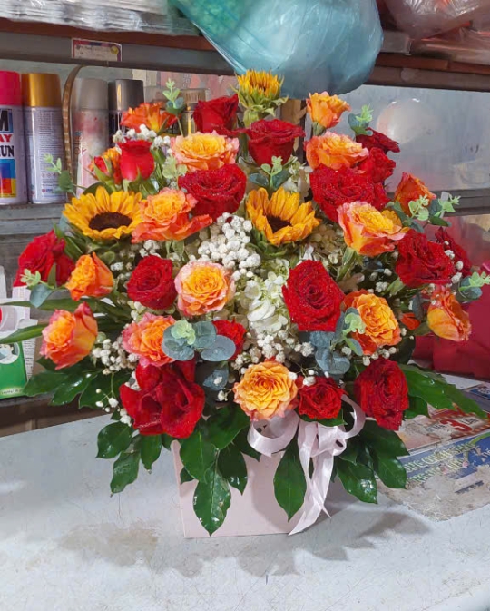 HOA CẮM CHÚNG MỪNG